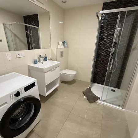 Apartment With Garage For 4 People