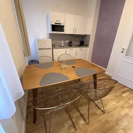 Apartment With Garage For 4 People Prag