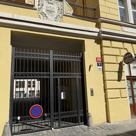 With Garage For 4 People Apartment