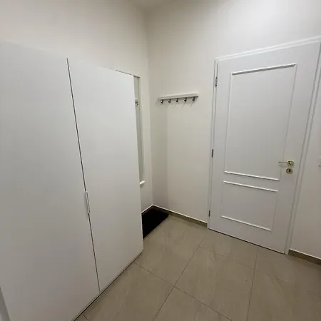 Apartment With Garage For 4 People *