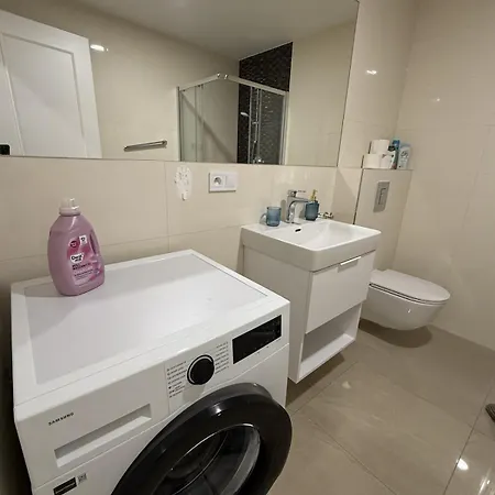 With Garage For 4 People Apartament