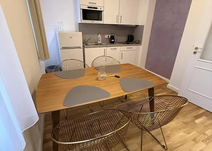 Apartament With Garage For 4 People Praga
