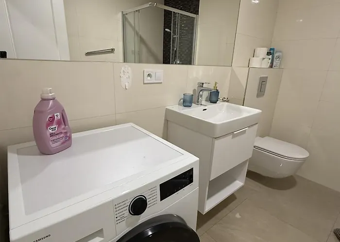 With Garage For 4 People Apartament