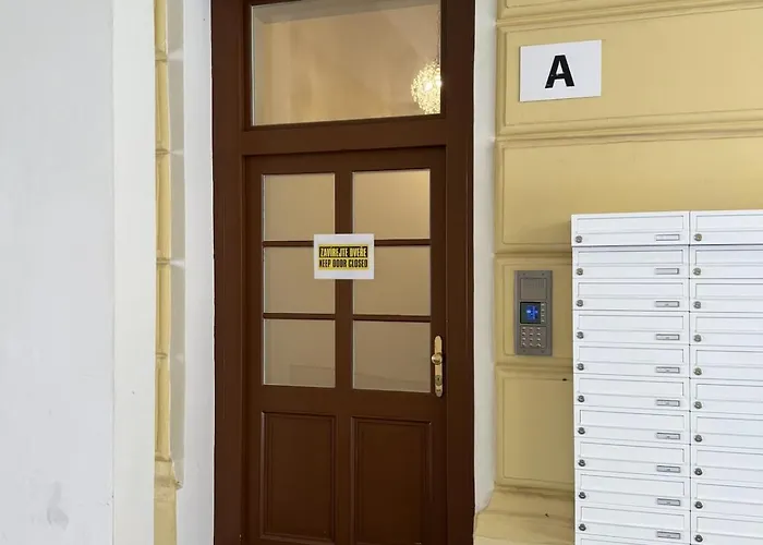 Apartament With Garage For 4 People Praga